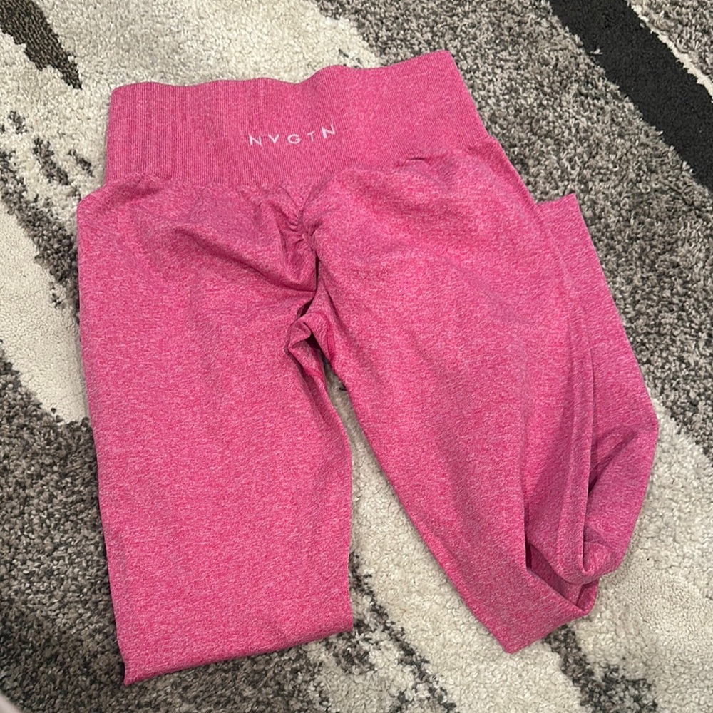 NVGTN Pink scrunch Leggings